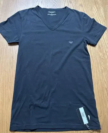 Emporio Armani 블랙 V넥 티셔츠 M