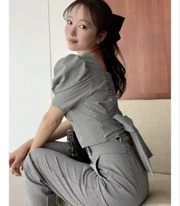 RESEXXY 백 리본 스퀘어 블라우스