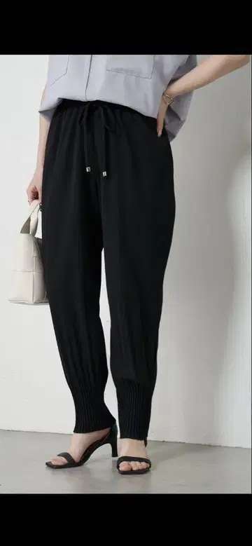밑단 플리츠 조거 팬츠 블랙