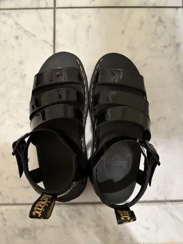 Dr.Martens 샌들 닥터마틴