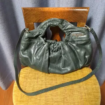 다크 그린 가죽 핸드백