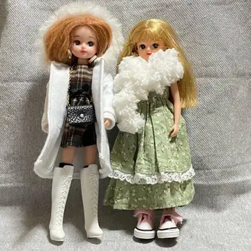 리카짱 인형 2개 세트입니다.