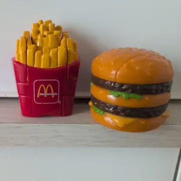 McDonald's 햄버거와 감자 튀김의 변형 완구