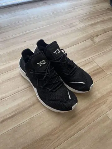 Y-3 블랙 스니커즈