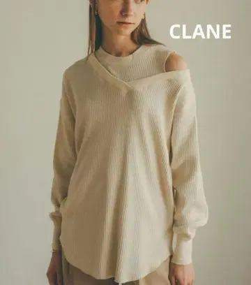 CLANE 비대칭 숄더 포인트 탑