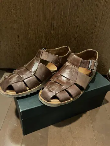 파라부트 구르카 샌들