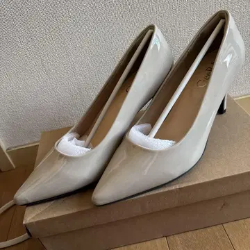 베이지 스틸레토 펌프스 미들 힐