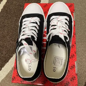 GUESS 게스 스니커즈 26.0cm 새상품