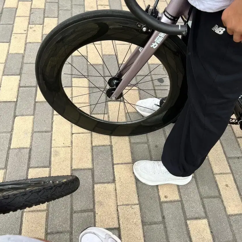 Glossy Carbon 88 Rim Front on Bunjang Global Site.