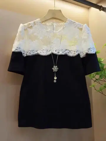 레이스 절개 반팔 튜닉 네이비
