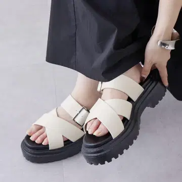 mystic 볼륨 크로스 샌들 아이보리 37 23cm 상당