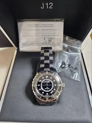 Corum J12 손목시계