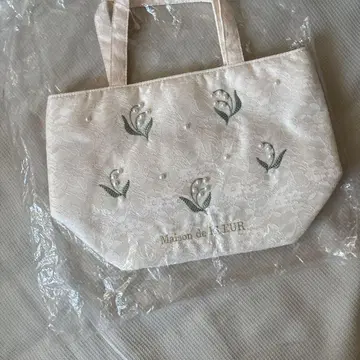 새상품 Maison de Fleur 스즈란 펄 토트 아이보리