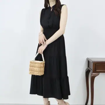 BLUEEAST 스탠드 카라 티어드 원피스 블랙