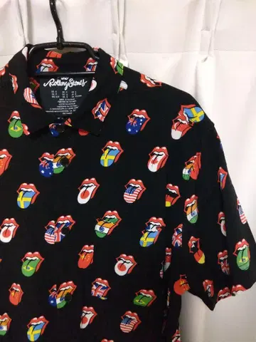 [미사용에 가까운] H&M '롤링 스톤스' 알로하 셔츠, 만국기 디자인