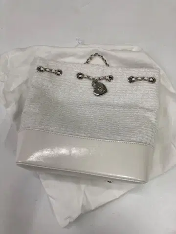 the Barnnet 화이트 백팩