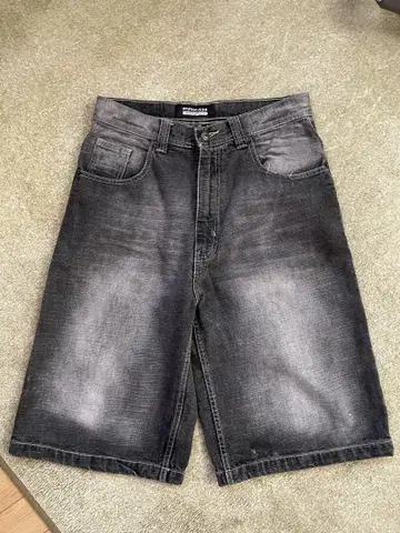지친 런던과 매우 닮은 fadeblackbaggyjorts