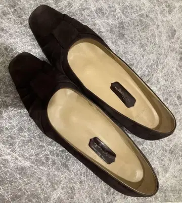 카네마츠 다크 브라운 스웨이드 하이힐 펌프스