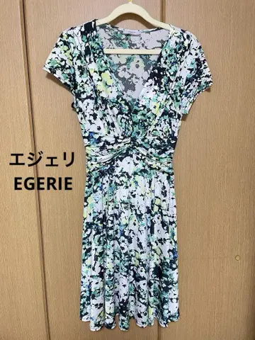 꽃무늬 반팔 무릎 기장 원피스 에제리/ EGERIE