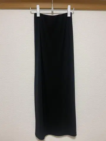 WHIM G 블랙 슬릿 타이트 스커트
