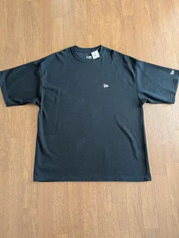 뉴에라 블랙 티셔츠 X LARGE