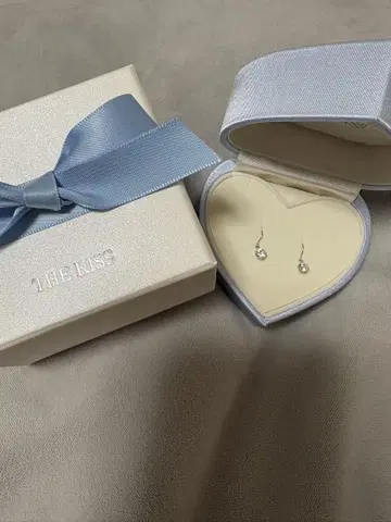 THE KISS 귀걸이