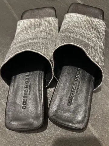 ODETTE E ODILE 실버 샌들
