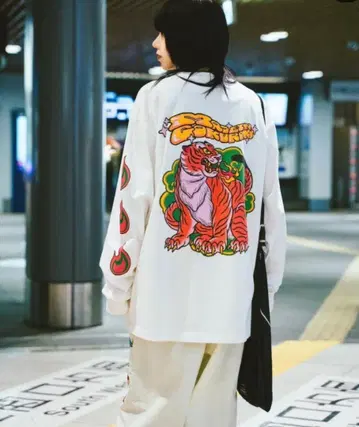 최종 가격 하락 [츄카타베타이] 롱 T