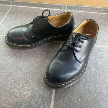 Dr. Martens 홀 신발