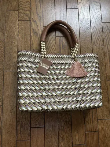새상품! Woven 브라운 계열 메르카도 백 바스켓백