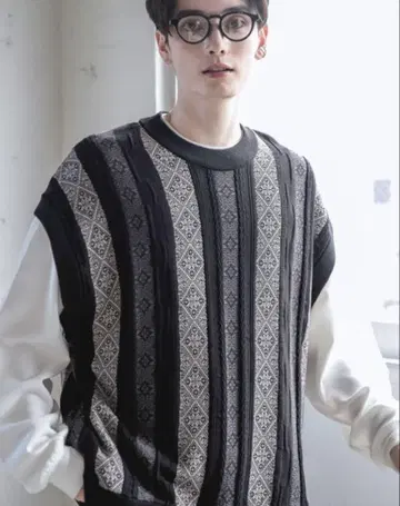 레트로 자카드 니트 베스트
