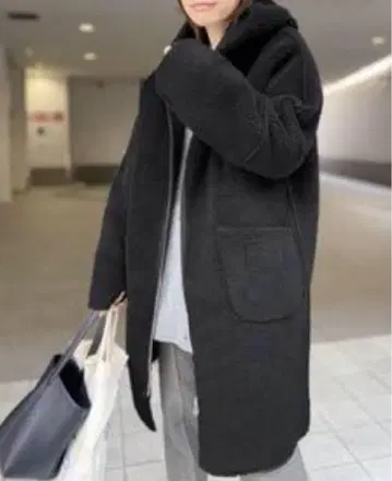 LOU ANDREA Mouton Fake Food coat (택 포함)