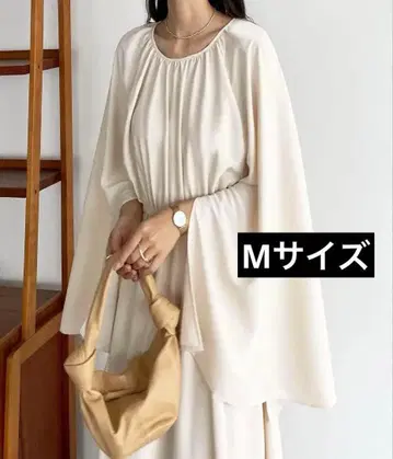 Louere 슬릿 슬리브 플레어 원피스 크림 M 사이즈