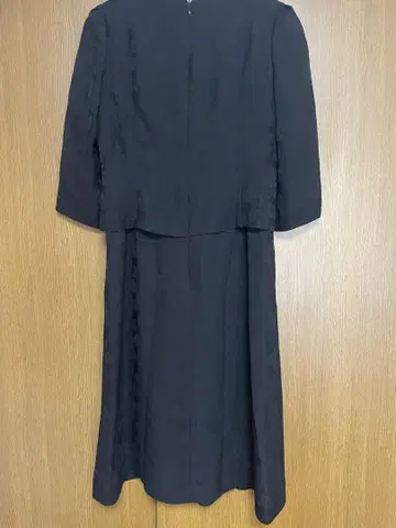 블랙 포멀 드레스 플레어 슬리브