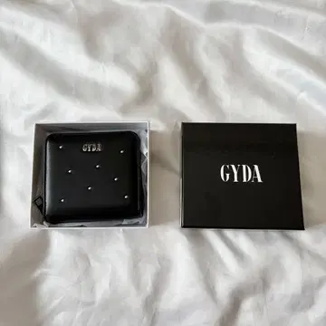 GYDA 제이다 STUDS SERIES 라운드 미니 지갑 블랙