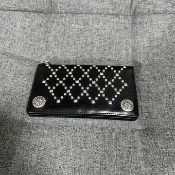 CHALLENER LEATHER STUDS WALLET 가죽 지갑