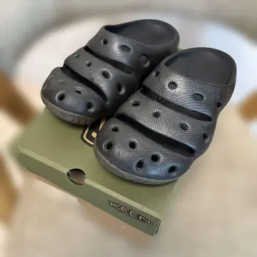KEEN YOGUI 26cm 블랙 샌들