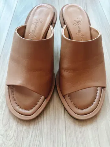긴자 카네마츠 뮬 샌들