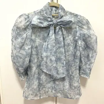 릴리 브라운 블라우스