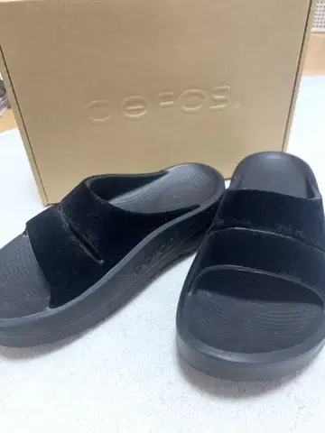 OOFOS 블랙 스포츠 샌들 벨로아