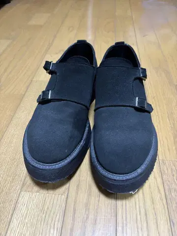 블랙 통굽 신발 백 탭