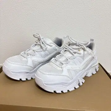 휠라 통굽 스니커즈 24cm 화이트
