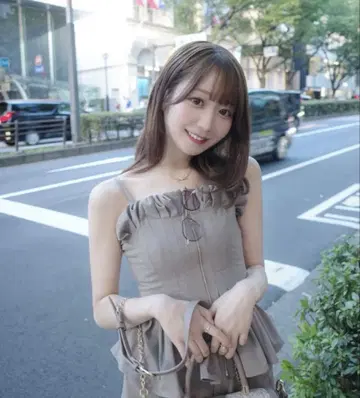 SNIDEL 턱 페플럼 베어 탑 미리냐 착용