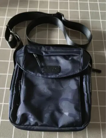 카모 패턴 나일론 숄더백