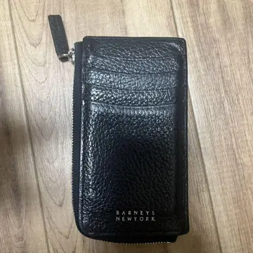 BARNEY'S NEW YORK 블랙 프래그먼트 케이스
