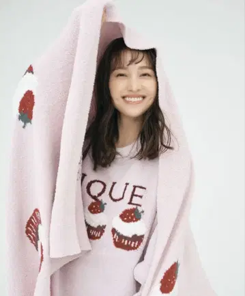 젤라또피케 딸기 케이크 풀오버