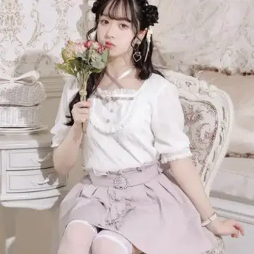 NOEMIE (노에미) 백 레이스업 시어 레이스 티셔츠