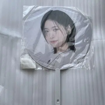가사하라 모모나 ME:I CONIC 부채