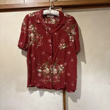 INGEBORG 빨간색 꽃무늬 반팔 셔츠