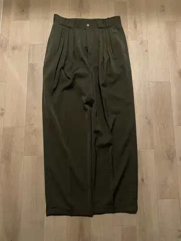 3턱 센터 프레스 슬랙스